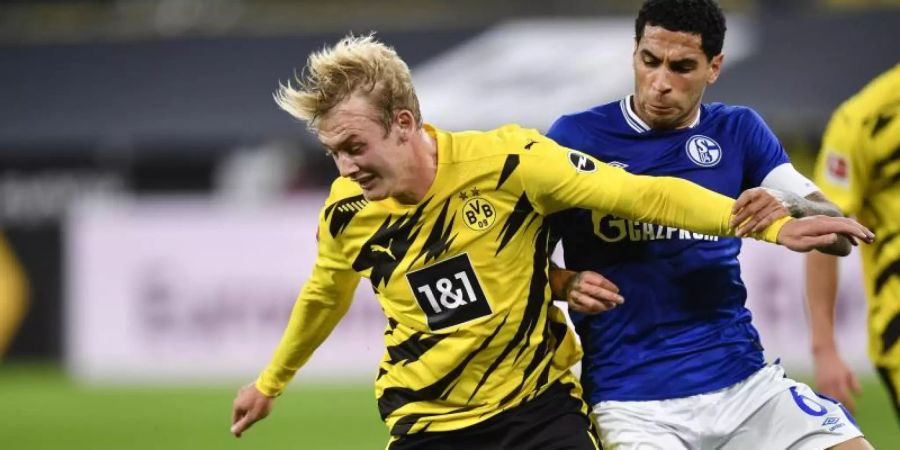 Julian Brandt (l) kam in dieser Saison nur selten zum Einsatz. Foto: Martin Meissner/AP-Pool/dpa