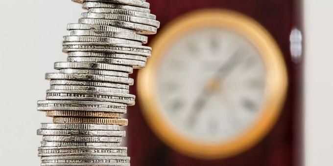 Dank tiefen Gebühren profitierst du gleich doppelt. Es bleibt mehr von der Rendite bei dir und die eingesparte Gebühr bleibt investiert und wirft über die Jahre dank dem Zinseszins eine Zusatzrendite ab. VIAC Säule 3a Aktien