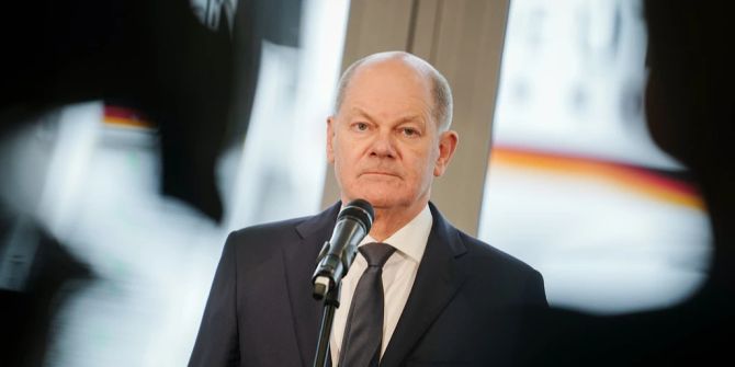 Olaf Scholz am Flughafen