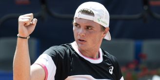 Volle Ränge - Stricker schlägt Supertalent Fils zum Gstaad-Auftakt Volle Ränge - Stricker schlägt Supertalent Fils zum Gstaad-Auftakt