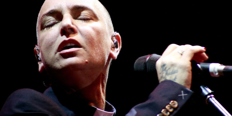 Popsängerin Sinead O'Connor wurde nur 56 Jahre alt. Hier bei einem Konzert in Santiago De Chile.