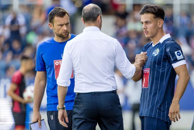 Mario Frick wechselt Ardon Jashari in der Pause ein. FC Luzern