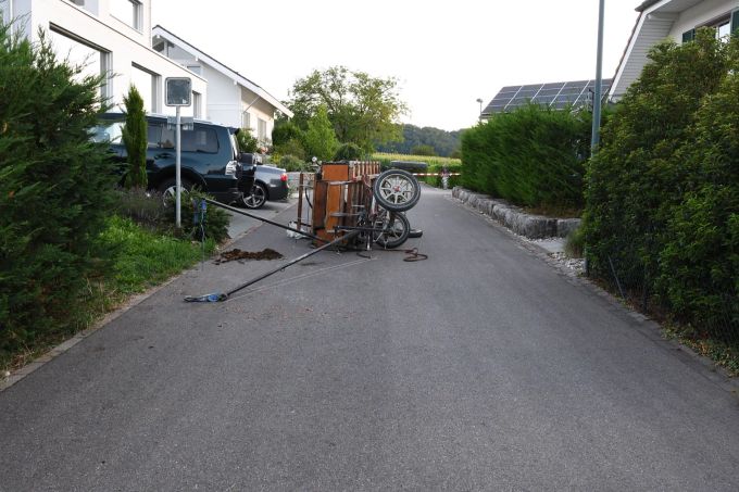 Zwei Personen wurden bei dem Unfall verletzt. Basel-Landschaft