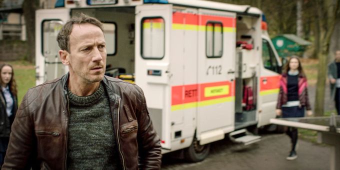 Torsten Falke (Wotan Wilke Möhring) in einer Szene des Krimis "Tatort: Tyrannenmord", der am 20.03.2022 im Ersten ausgestrahlt wird. Torsten Falke (Wotan Wilke Möhring) in einer Szene des Krimis "Tatort: Tyrannenmord", der am 20.03.2022 im Ersten ausgestrahlt wird.