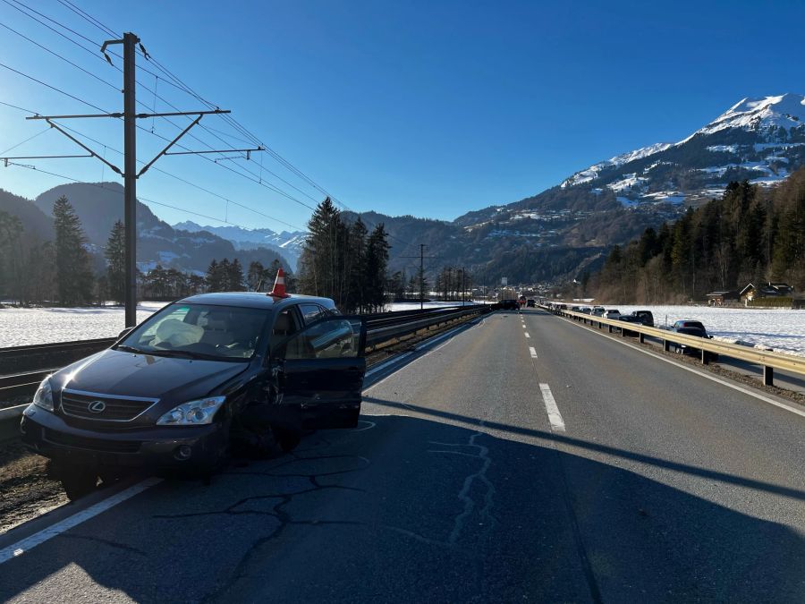 Drei Fahrzeuge waren bei dem Unfall involviert.
