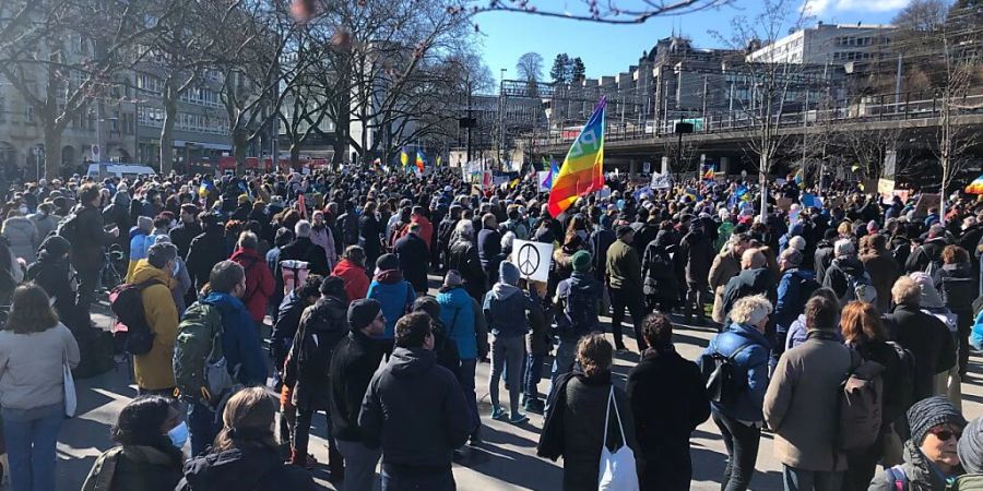 «Frieden für die Ukraine und ganz Europa» lautete das Motto der bewilligten Kundgebung am Samstag in Bern.