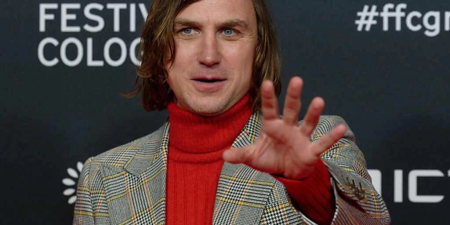 ARCHIV - Der Schauspieler Lars Eidinger kommt zum Screening der TVNOW Serie Faking Hitler im Rahmen des Film Festivals Cologne. Foto: Henning Kaiser/dpa