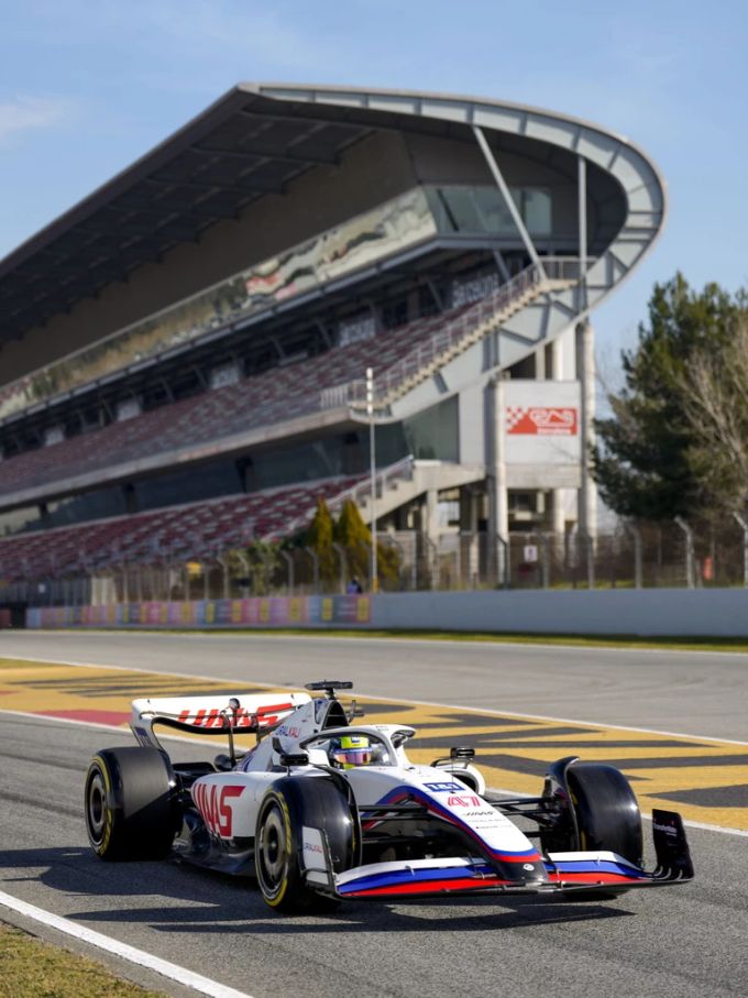 Der Eigentümer von Team Haas weiss trotz den Russland-Farben auf dem Auto nicht, warum das Team mit Russland in Verbindung gebracht wird.. mick Schumacher