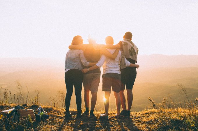 Die schönen Momente mit Freunden zu geniessen, ist auch in Krisenzeiten wichtig. 4 Freunde