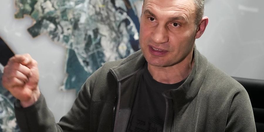 Kiews Bürgermeister Vitali Klitschko hat in einem Interview die Schweiz um weitere Hilfe gebeten. In der Ukraine zeichne sich eine humanitäre Katastrophe ab. (Archivbild)