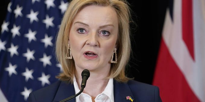 Laut Elizabeth Truss, Aussenministerin von Grossbritannien, wird das Vereinigte Königreich die Richter aus Hongkong abziehen, um die Unterdrückung in dem Stadtstaat durch China nicht zu legitimieren. Foto: Susan Walsh/AP/dpa Laut Elizabeth Truss, Aussenministerin von Grossbritannien, wird das Vereinigte Königreich die Richter aus Hongkong abziehen, um die Unterdrückung in dem Stadtstaat durch China nicht zu legitimieren. Foto: Susan Walsh/AP/dpa
