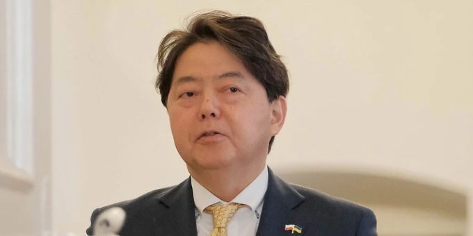 Der japanische Aussenminister Yoshimasa Hayashi am 4. April 2022 in Warschau, Polen. Ukraine Krieg