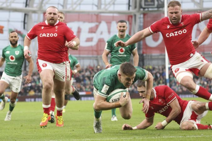 Irland und Wales beim Auftaktspiel des Six Nations Rugby-Turniers. Six Nations