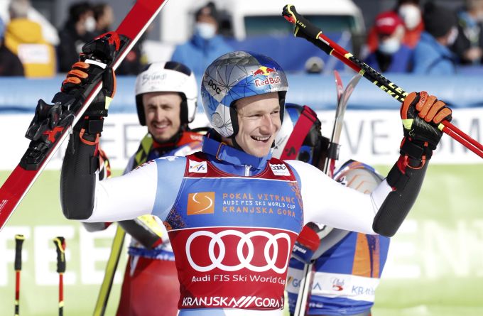 Marco Odermatt freut sich über seinen dritten Rang beim Riesenslalom in Kranjska Gora. Marco Odermatt
