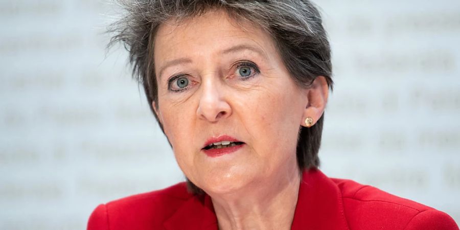 Dass das Stimmvolk anders als Bundesrat und Parlament entscheide, komme immer wieder vor, sagt Bundesrätin Simonetta Sommaruga. Deswegen müsse man keine Krise herbeireden. (Archivbild)