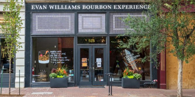 Geschäft Fassade Bourbon Schaufenster Even Williams
