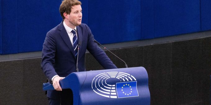Clément Beaune forderte einen Verlauf des Direktzugs über Strassburg und Karlsruhe. Clément Beaune forderte einen Verlauf des Direktzugs über Strassburg und Karlsruhe.