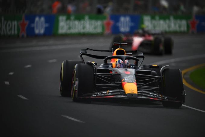 F1-Weltmeister Max Verstappen geht als Favorit ins Rennen von Melbourne. max verstappen