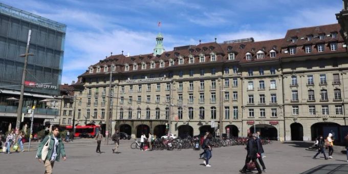 Rund um den Bahnhof soll es grüner werden. Ernährung Fettleibigkeit Schweizer dünn