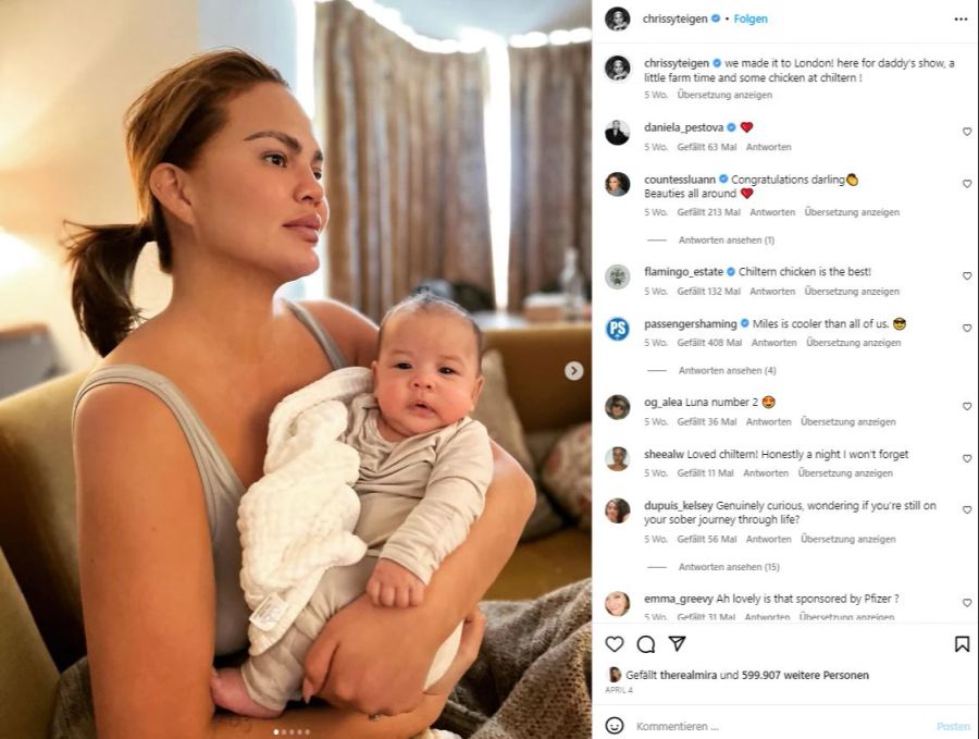 Chrissy Teigen mit Baby Esti.