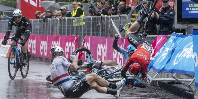 Die widrigen Bedingungen hatten auf der fünften Etappe des Giro d'Italia mehrere Opfer gefordert. Giro d'Italia