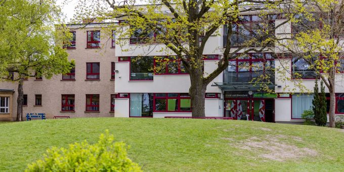 Die Grund- und Oberschule in Burg (Spreewald). In einem offenen Brief haben Lehrkräfte rechtsextreme Vorfälle an ihrer Schule im Spree-Neisse-Kreis beklagt. rechtsextremismus an schulen