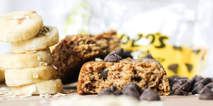 Manchmal sehr, sehr oft nicht: Ob Eiweiss-Snacks für zwischendurch gesund sind, hängt klar von der Herstellung und den Zutaten ab. Eiweiss-Snack gesund Zutaten