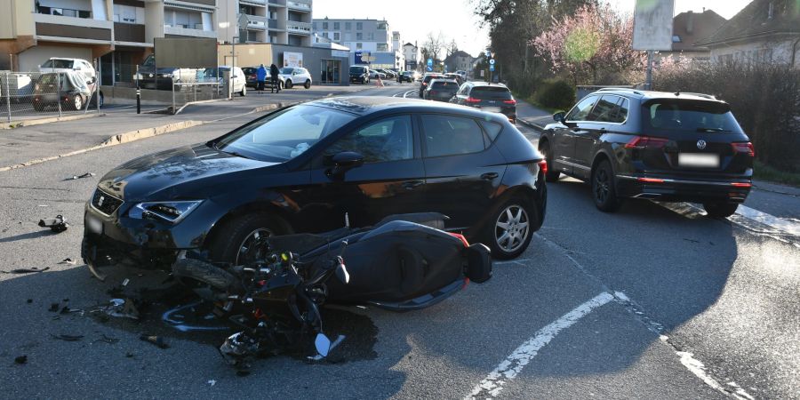 Ein Rollerfahrer und sein Beifahrer wurden bei einem Unfall in Villars