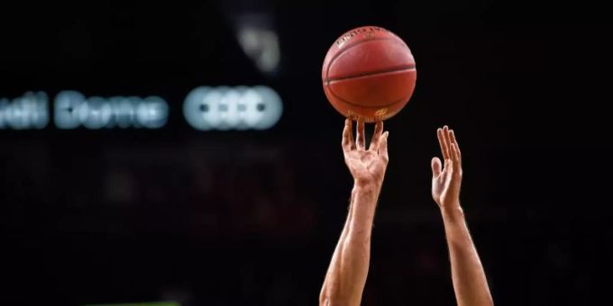 Paul Zipser war mit 18 Punkten Top-Scorer der Partie. Foto: Lino Mirgeler/dpa Paul Zipser war mit 18 Punkten Top-Scorer der Partie. Foto: Lino Mirgeler/dpa