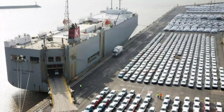 Verschiffung von Neuwagen in Emden