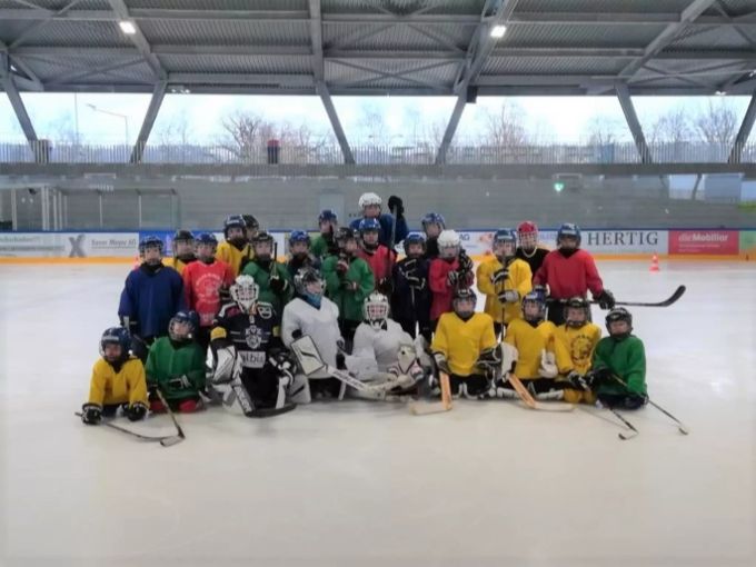 Schon von klein an auf dem Eis: Die U9- und U11-Junioren. HC Wohlen Freiamt