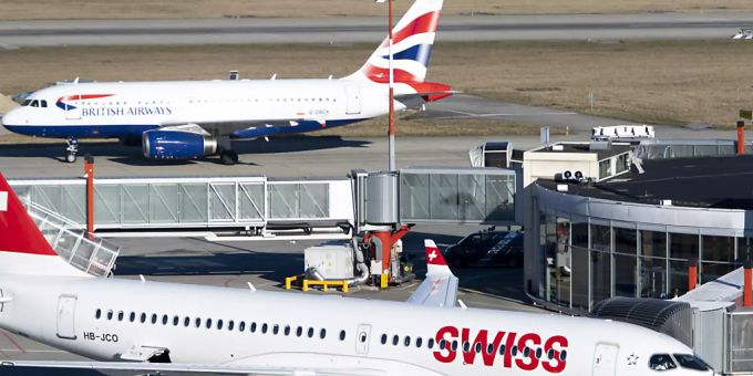 Die Flugbranche muss im laufenden Jahr mit MIlliardeneinbussen wegen des Coronavirus rechnen. (Archivbild) Die Flugbranche muss im laufenden Jahr mit MIlliardeneinbussen wegen des Coronavirus rechnen. (Archivbild)