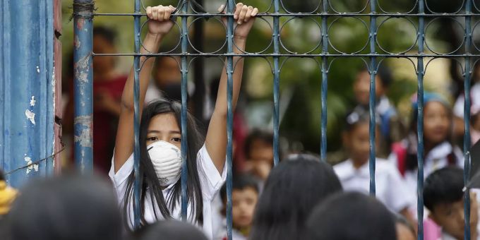 Eine Schülerin in einer Schule in Quezon City auf den Philippinen. Philippines