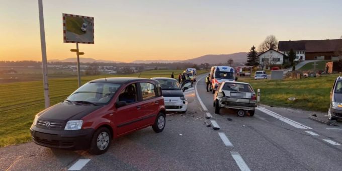 Hendschiken Ag Unfall Mit Drei Fahrzeugen