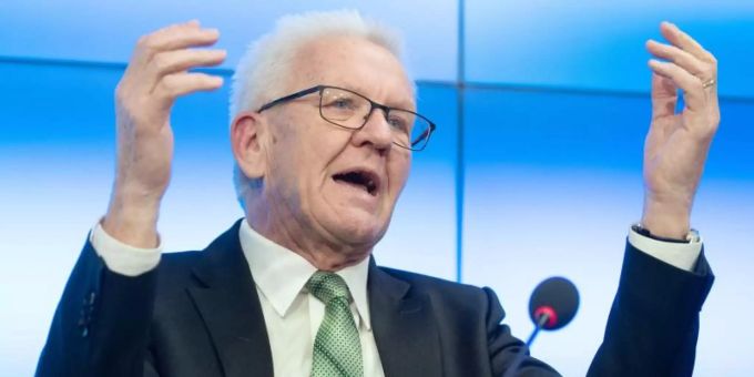«Ich fürchte, das Ansehen der demokratischen Parteien hat durch das Verhalten von CDU und FDP in Thüringen insgesamt Schaden genommen», sagt Kretschmann. Foto: Marijan Murat/dpa «Ich fürchte, das Ansehen der demokratischen Parteien hat durch das Verhalten von CDU und FDP in Thüringen insgesamt Schaden genommen», sagt Kretschmann. Foto: Marijan Murat/dpa
