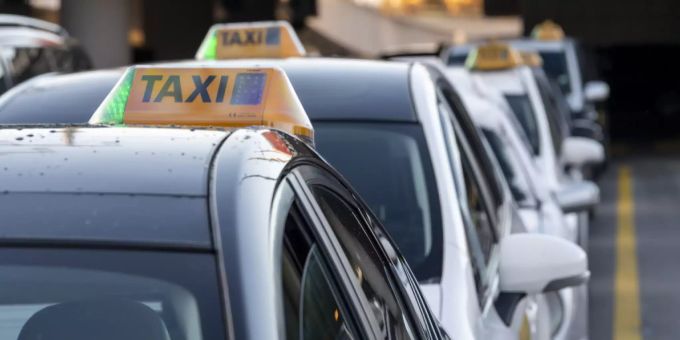 Bis jetzt haben Taxifahrer in der aussergewöhnlichen Lage rund um das Coronavirus keinen Anspruch auf staatliche Unterstützung. Coronavirus Taxi