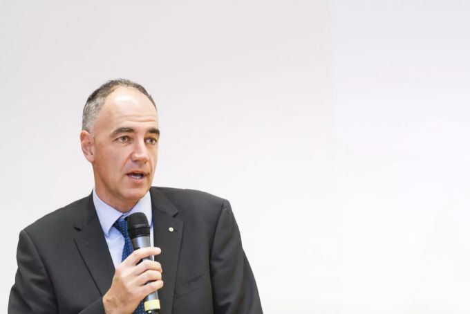 Christophe Darbellay ist Erziehungsdirektor des Kanton Wallis. Wallis Skifahren Schulfach