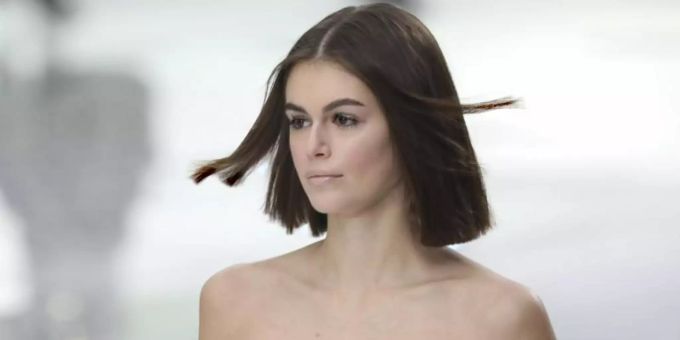 Model Kaia Gerber bei der Show von Chanel in Paris. Foto: Vianney Le Caer/Invision/AP/dpa Model Kaia Gerber bei der Show von Chanel in Paris. Foto: Vianney Le Caer/Invision/AP/dpa