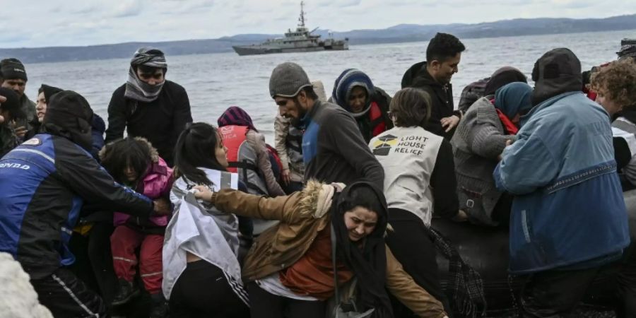 Flüchtlinge kommen auf griechischer Insel Lesbos an