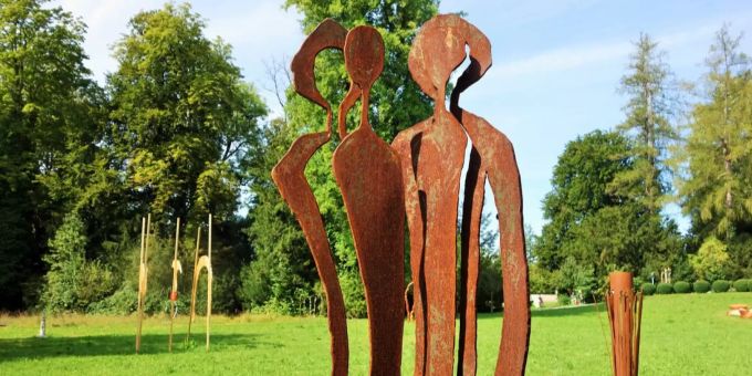 Skulturen an der Ausstellung Kunst zum Anfassen im Mettlenpark Muri. Muri Gümligen Kunst