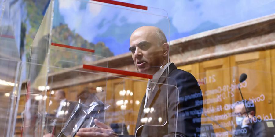 Der Nationalrat führt am Mittwoch eine Debatte zur Corona-Pandemie. Gesundheitsminister Alain Berset wird für den Gesamtbundesrat Red und Antwort stehen.