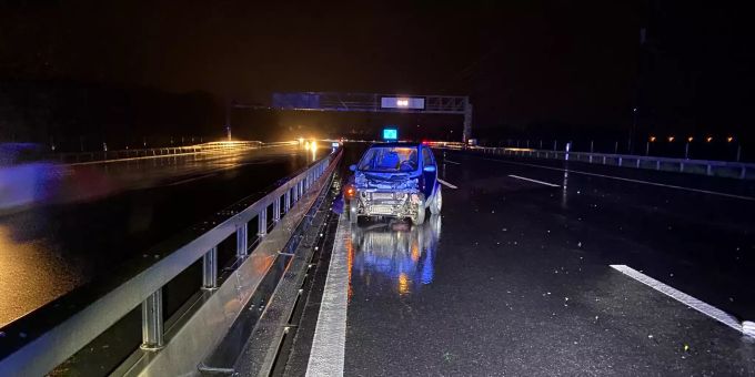 Am Auto entstand Totalschaden. Zuger Polizei