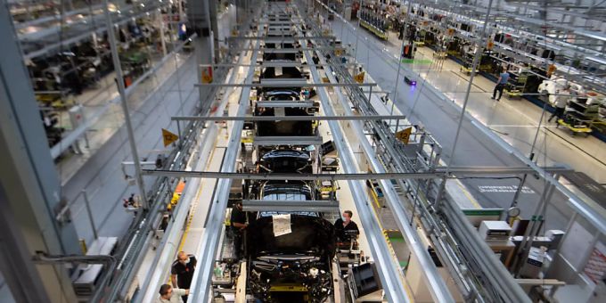 Eine Produktionslinie bei Daimler in Sindelfingen (Baden-Württemberg). (Symbolbild) Eine Produktionslinie bei Daimler in Sindelfingen (Baden-Württemberg). (Symbolbild)