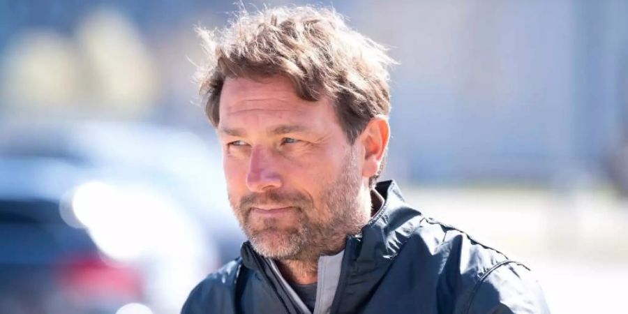 Spürt beim FC Augsburg «den Nach-Hause-Kommer-Effekt»: Trainer Markus Weinzierl kommt zum Training. Foto: Sven Hoppe/dpa