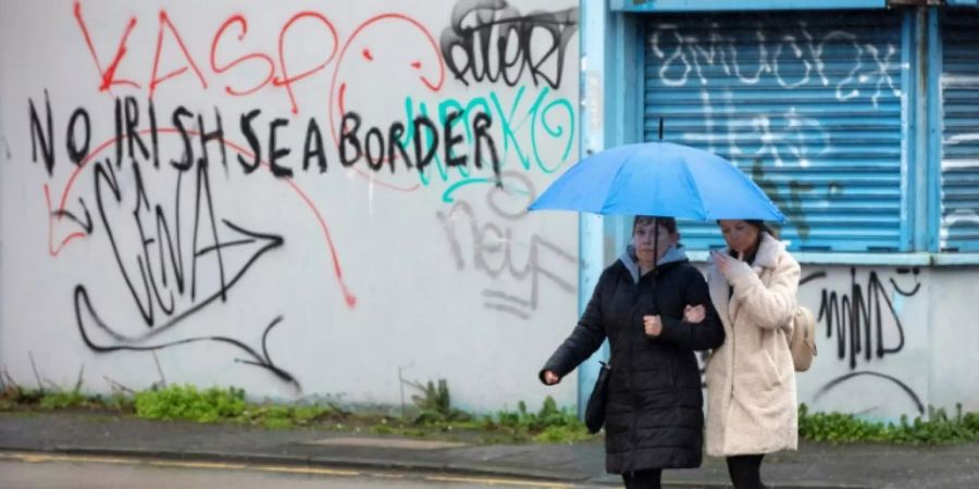 Graffiti mit politischen Botschaften in Nordirland