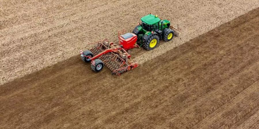 Nach dem Kompromiss der Agrarminister sollen 25 Prozent der EU-Direktzahlungen an deutsche Landwirte an Klima- und Umweltmassnahmen geknüpft sein. Foto: Armin Weigel/dpa