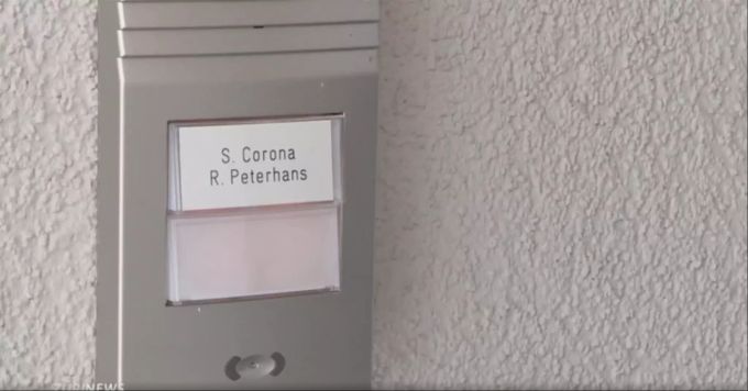 Das Namensschild von Sara Corona sorgt auch bei den Pöstelern des Öfteren für Lacher. sara corona namensschild