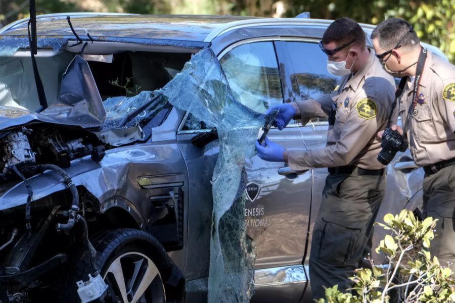 Die Polizei teilte mit, dass Tiger Woods nur mit «sehr viel Glück» überlebt hat.