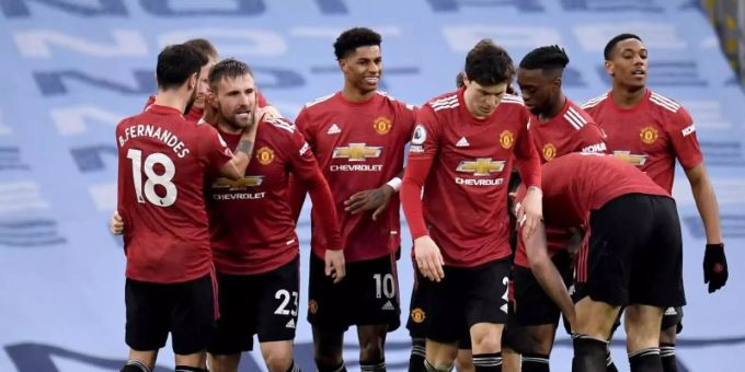 Manchester Uniteds Luke Shaw (2.v.l) feiert zusammen mit den Mannschaftskollegen sein Tor zum 2:0. Foto: Peter Powell/PA Wire/dpa Manchester Uniteds Luke Shaw (2.v.l) feiert zusammen mit den Mannschaftskollegen sein Tor zum 2:0. Foto: Peter Powell/PA Wire/dpa