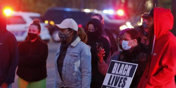Nach Bekanntwerden des Falls gab es in Columbus im US-Bundesstaat Ohio kleinere Proteste. Foto: Jay Laprete/AP/dpa Nach Bekanntwerden des Falls gab es in Columbus im US-Bundesstaat Ohio kleinere Proteste. Foto: Jay Laprete/AP/dpa